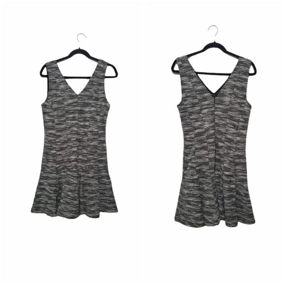 Banana Republic, Marled Twee, V-neckline, Colors: Black and White, Size 8 - Picture 2 of 8